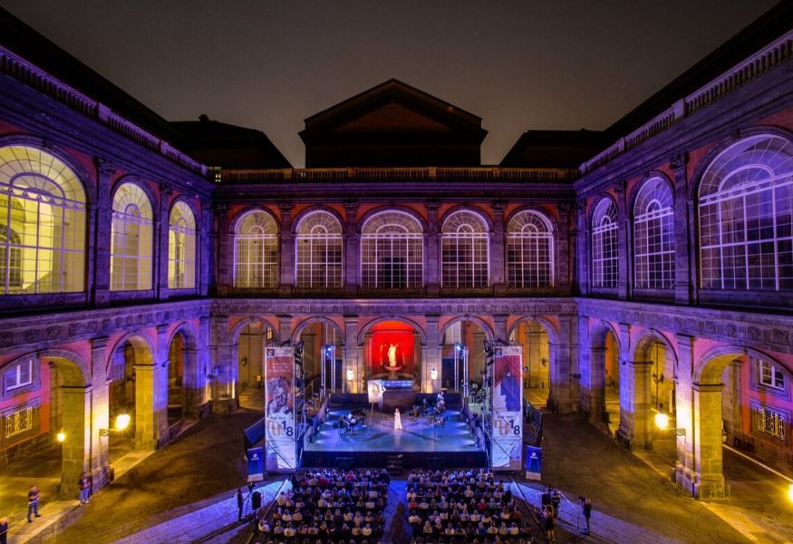 Cinema Napoletano nel Cortile delle Carrozze di Palazzo Reale